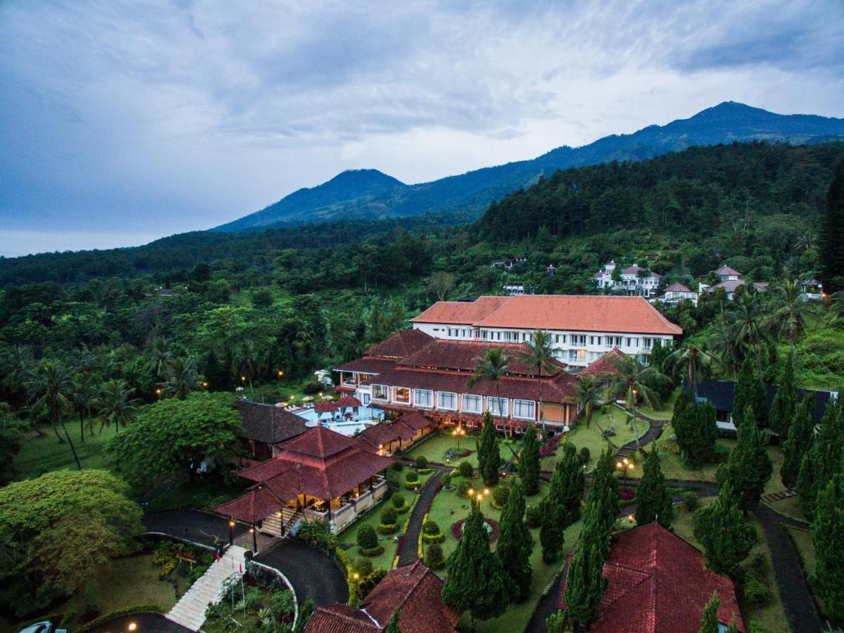 Royal Hotel And Villas Trawas Exterior foto