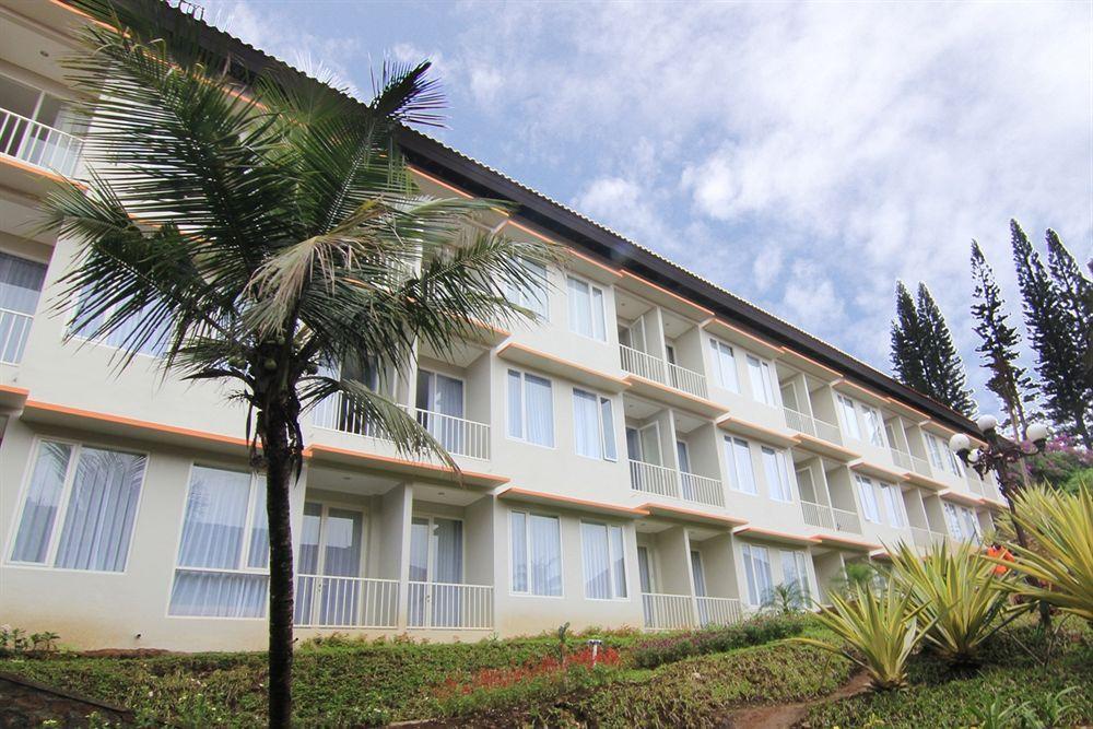 Royal Hotel And Villas Trawas Exterior foto